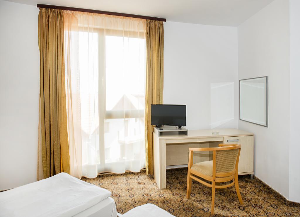Aseltur Brasov Hotell Eksteriør bilde