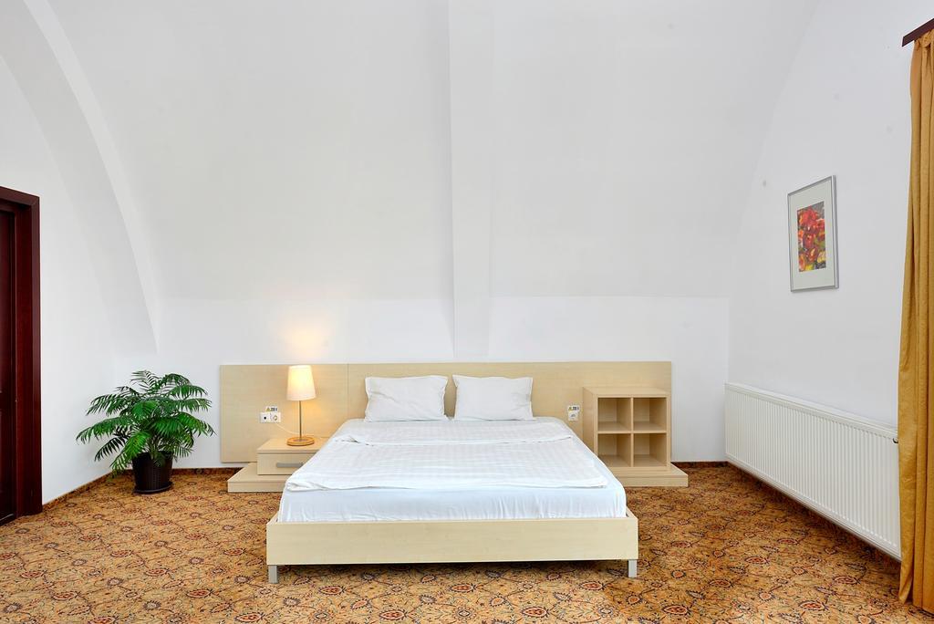 Aseltur Brasov Hotell Eksteriør bilde