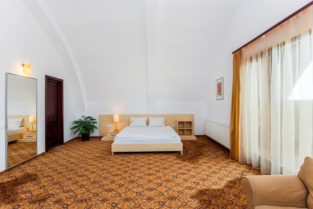 Aseltur Brasov Hotell Eksteriør bilde