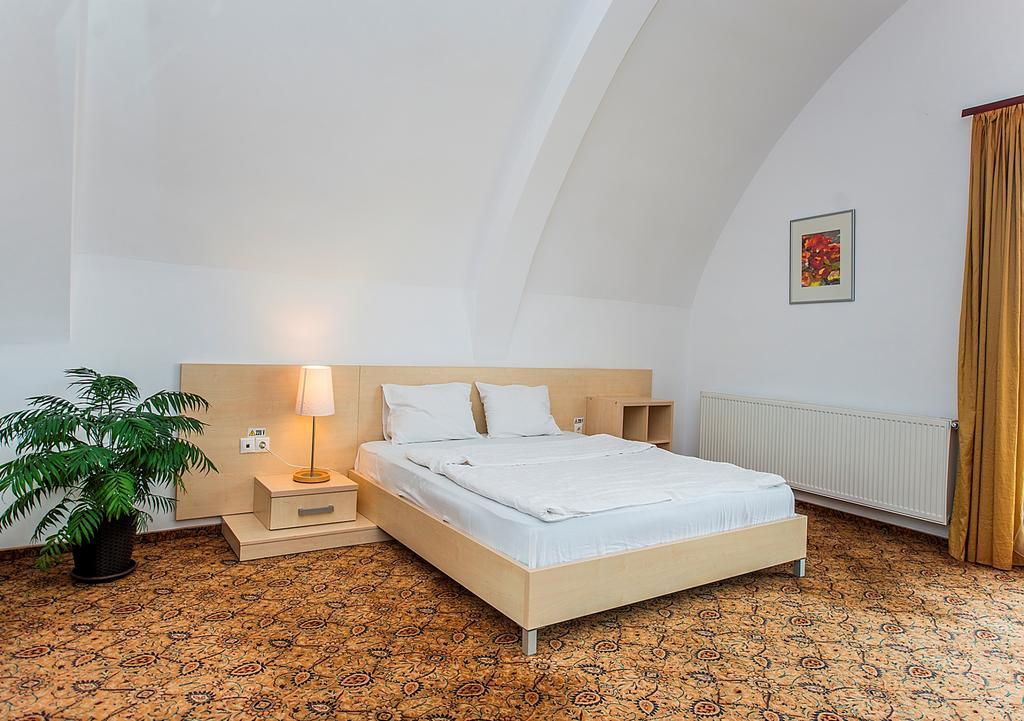 Aseltur Brasov Hotell Eksteriør bilde