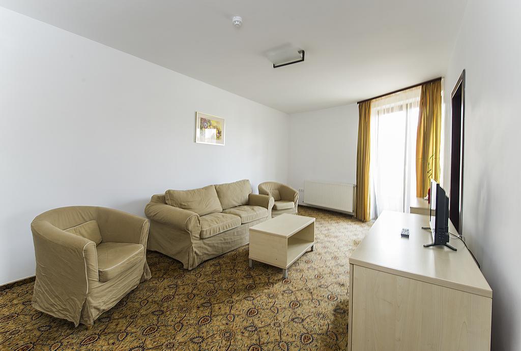 Aseltur Brasov Hotell Eksteriør bilde