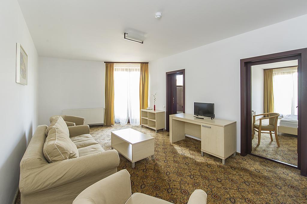 Aseltur Brasov Hotell Eksteriør bilde