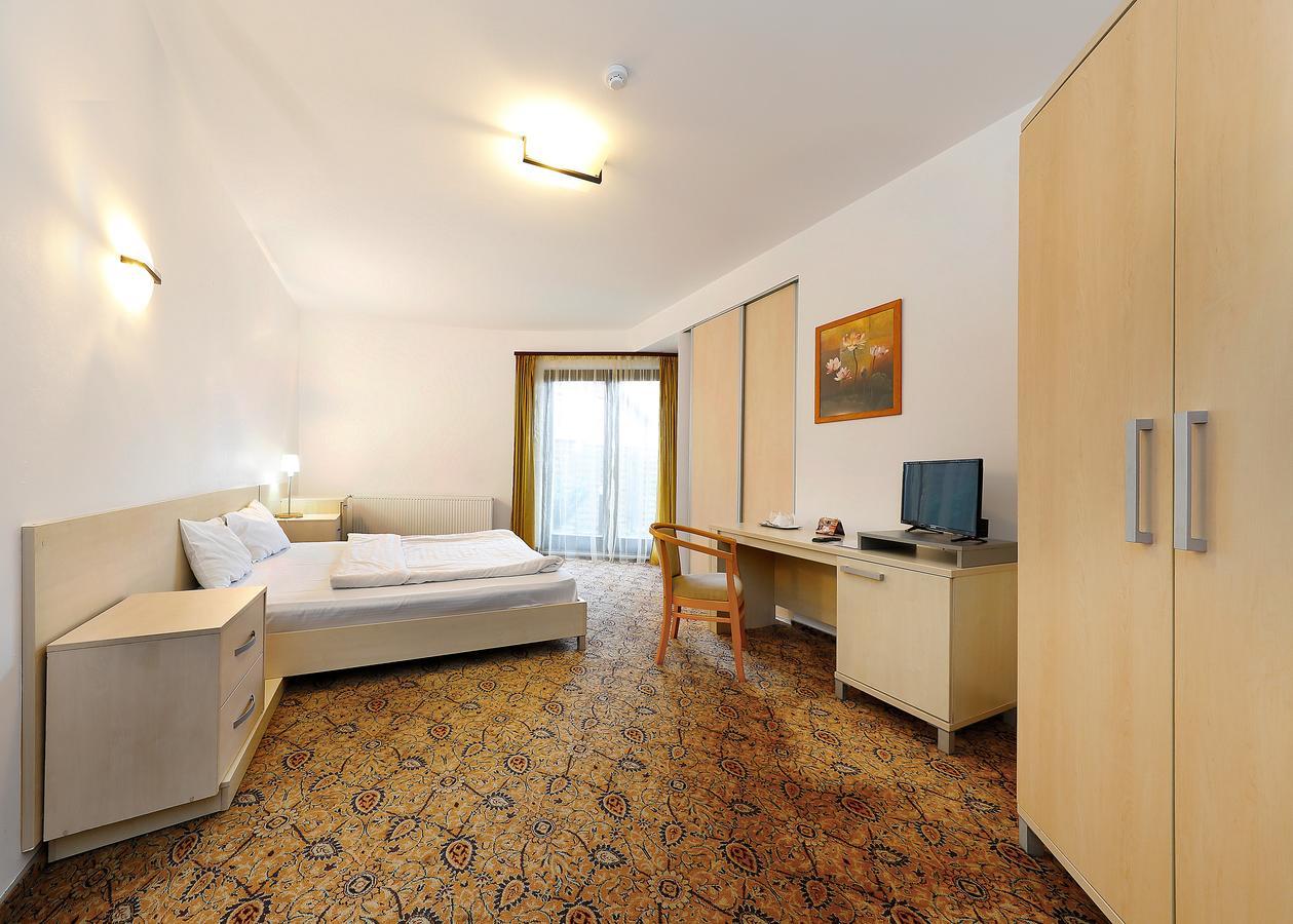 Aseltur Brasov Hotell Eksteriør bilde