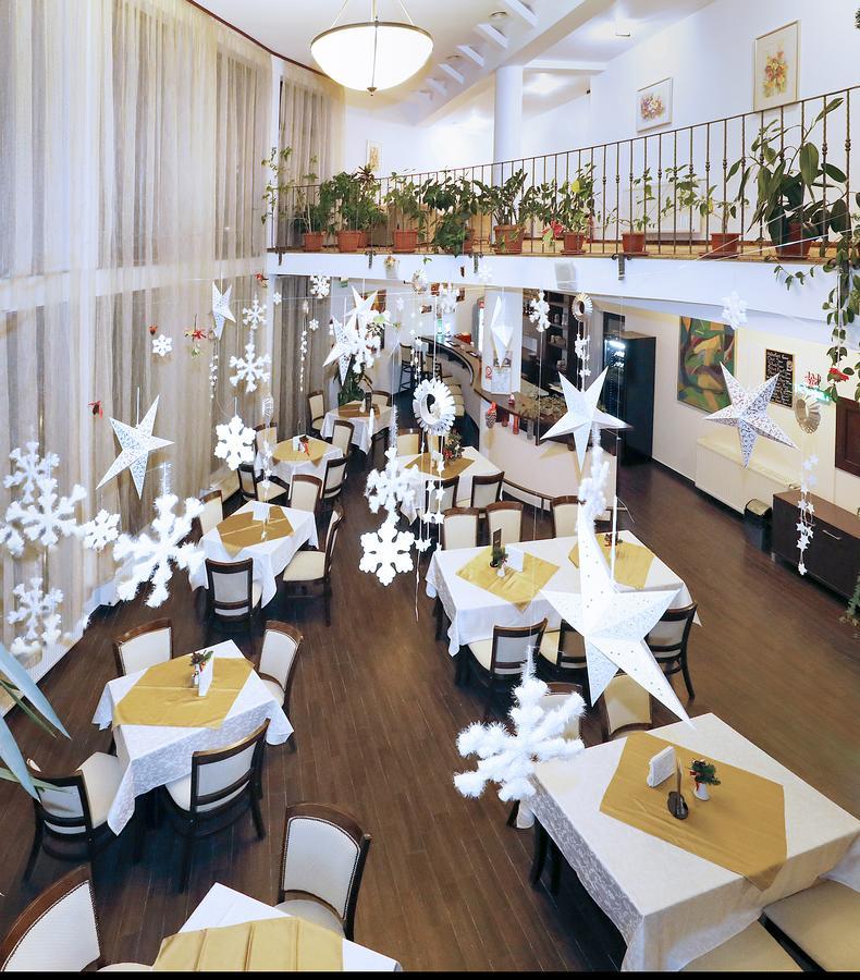 Aseltur Brasov Hotell Eksteriør bilde