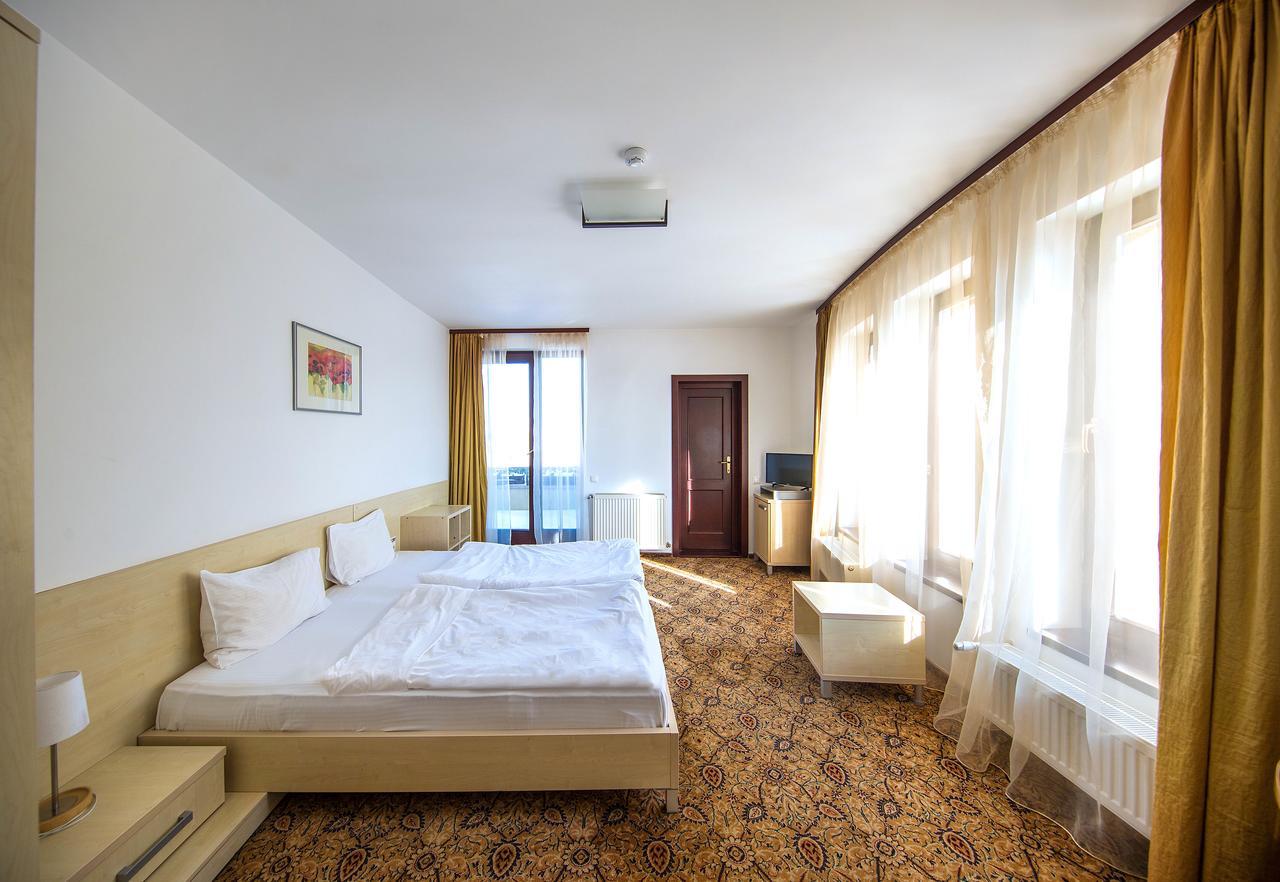 Aseltur Brasov Hotell Eksteriør bilde