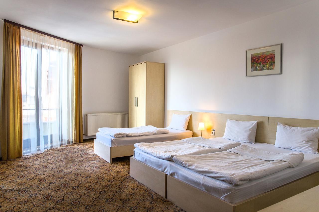Aseltur Brasov Hotell Eksteriør bilde