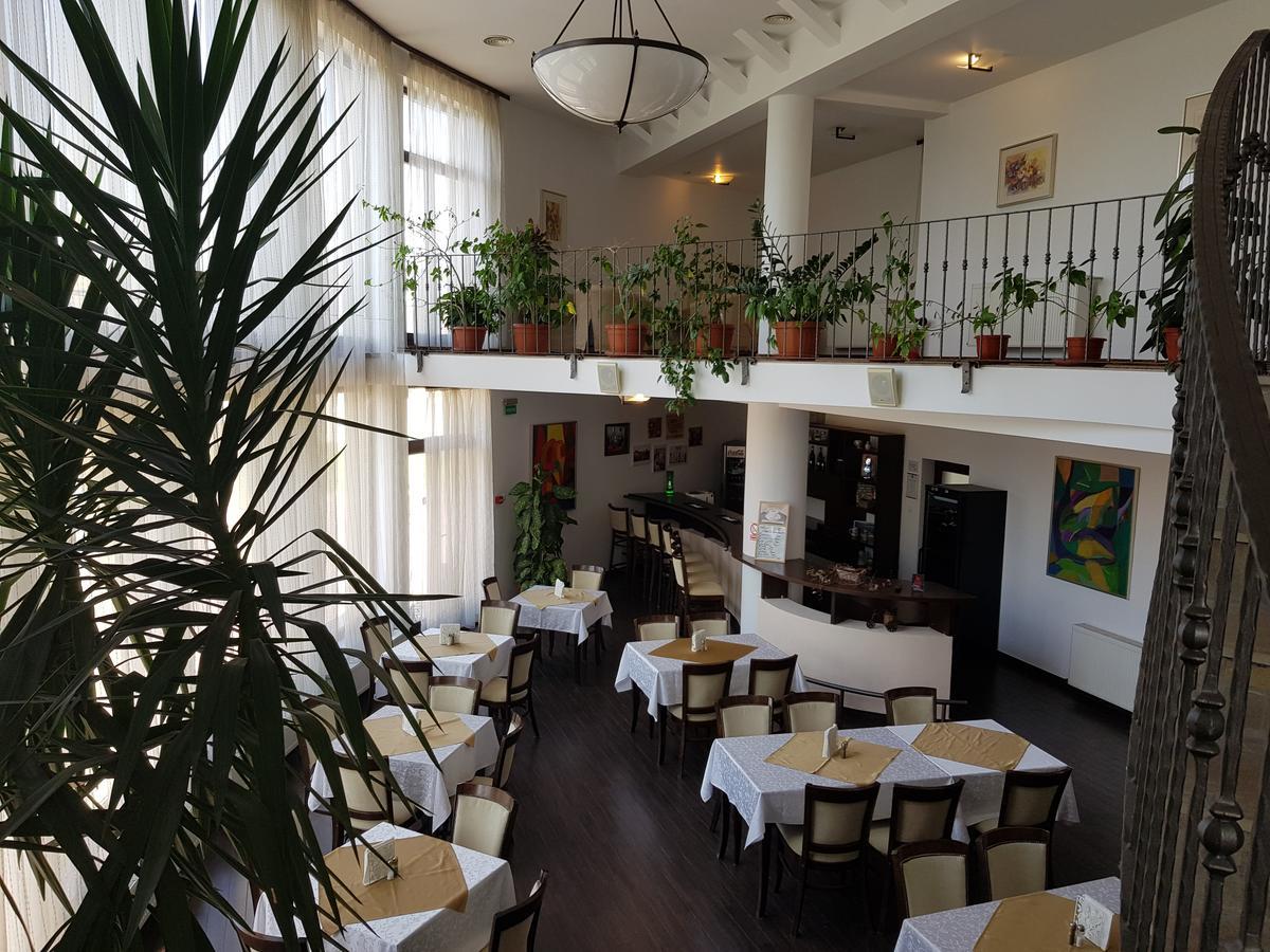 Aseltur Brasov Hotell Eksteriør bilde
