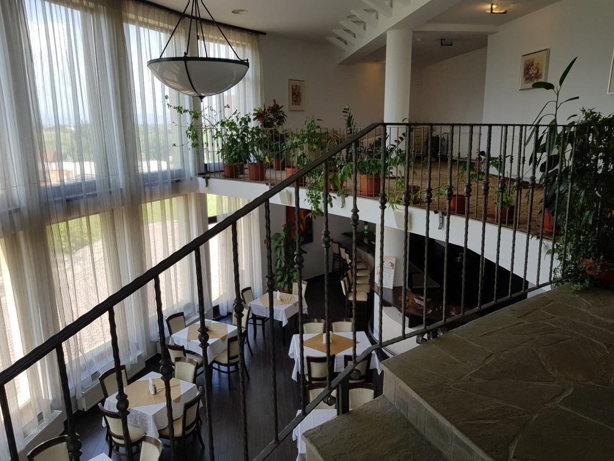 Aseltur Brasov Hotell Eksteriør bilde