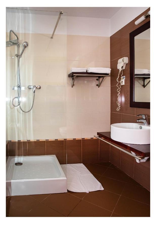 Aseltur Brasov Hotell Eksteriør bilde