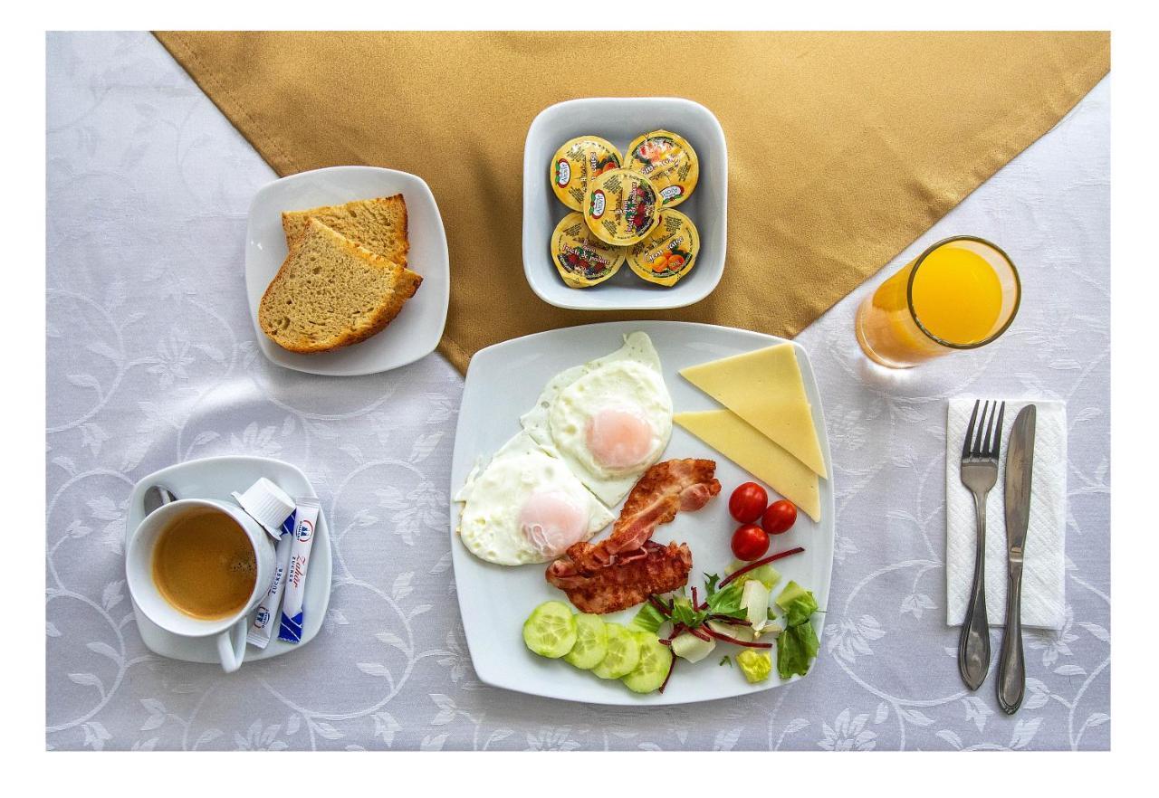 Aseltur Brasov Hotell Eksteriør bilde