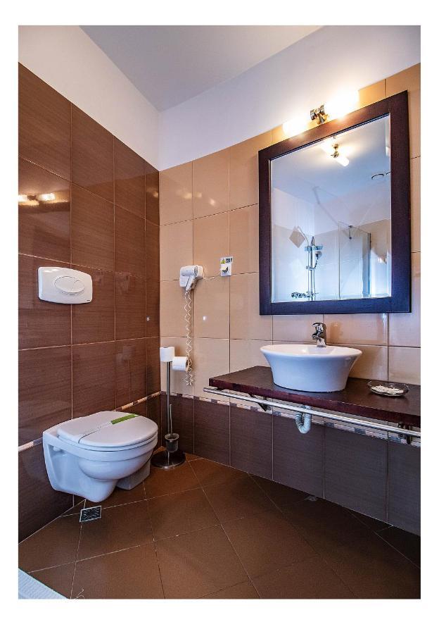 Aseltur Brasov Hotell Eksteriør bilde