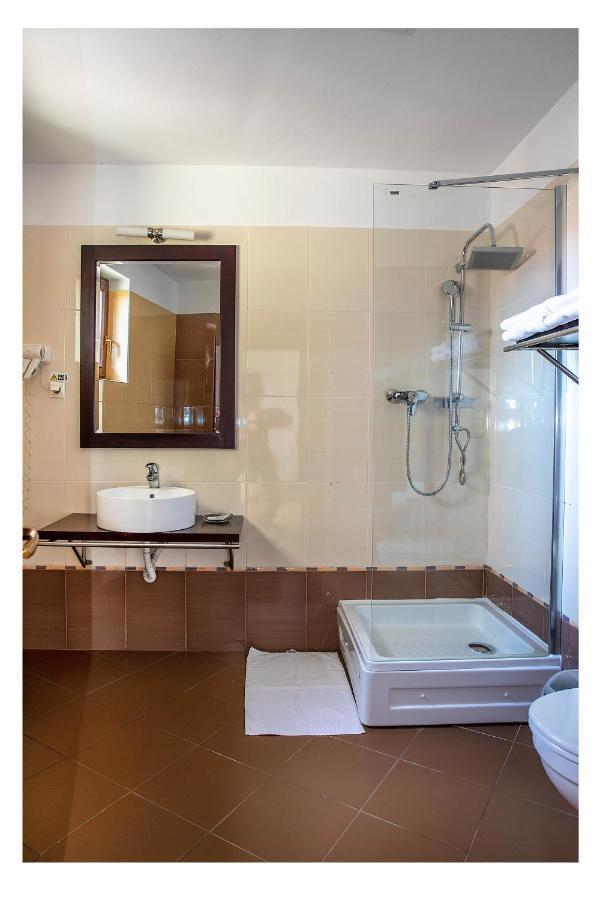 Aseltur Brasov Hotell Eksteriør bilde